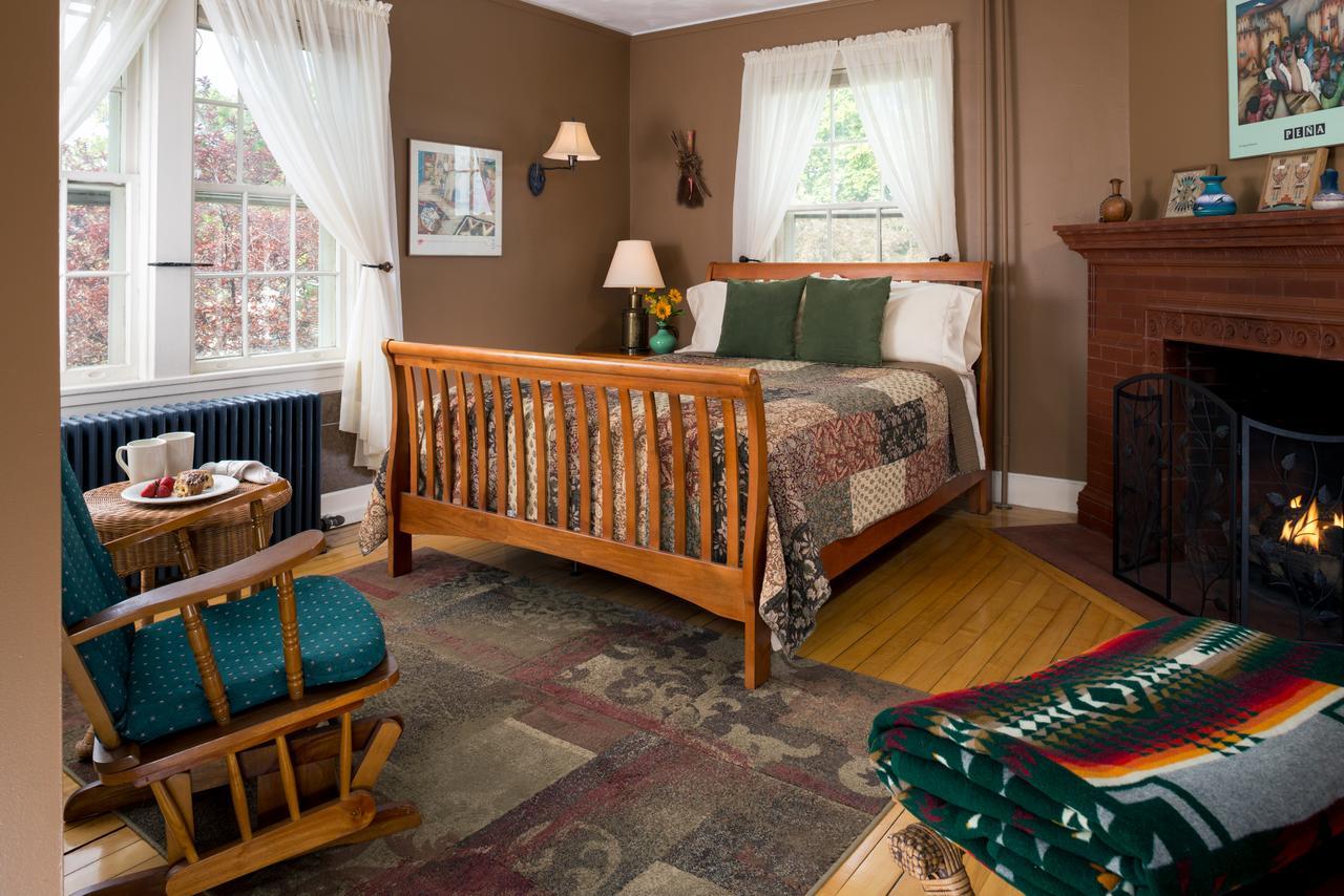 Yale Manor B&B & Yurt Glamping Buitenkant foto