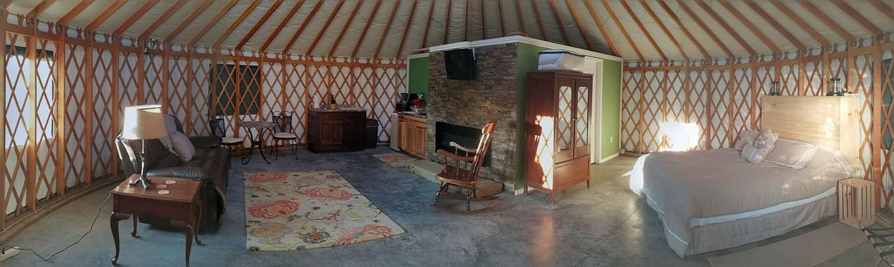 Yale Manor B&B & Yurt Glamping Buitenkant foto